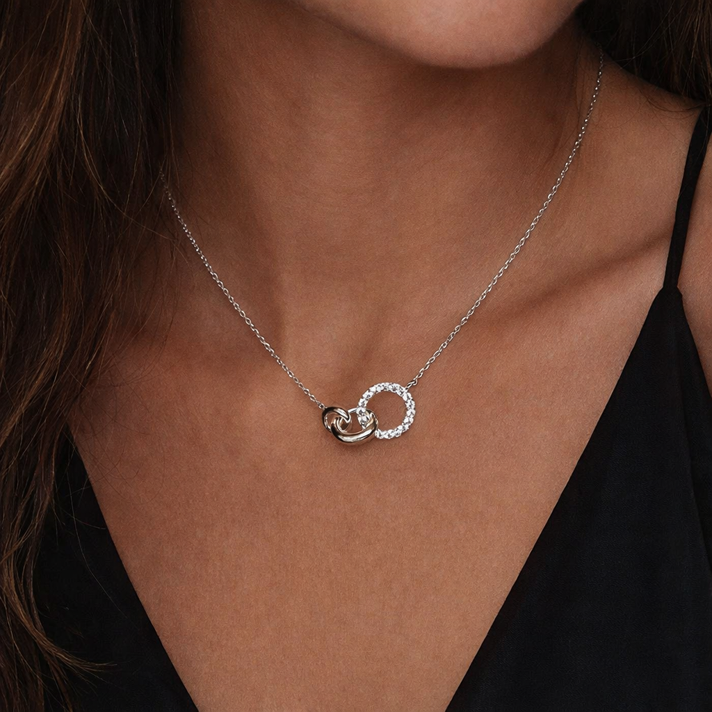 Solène Interlocking Circle Necklace in S925 Sterling Silver